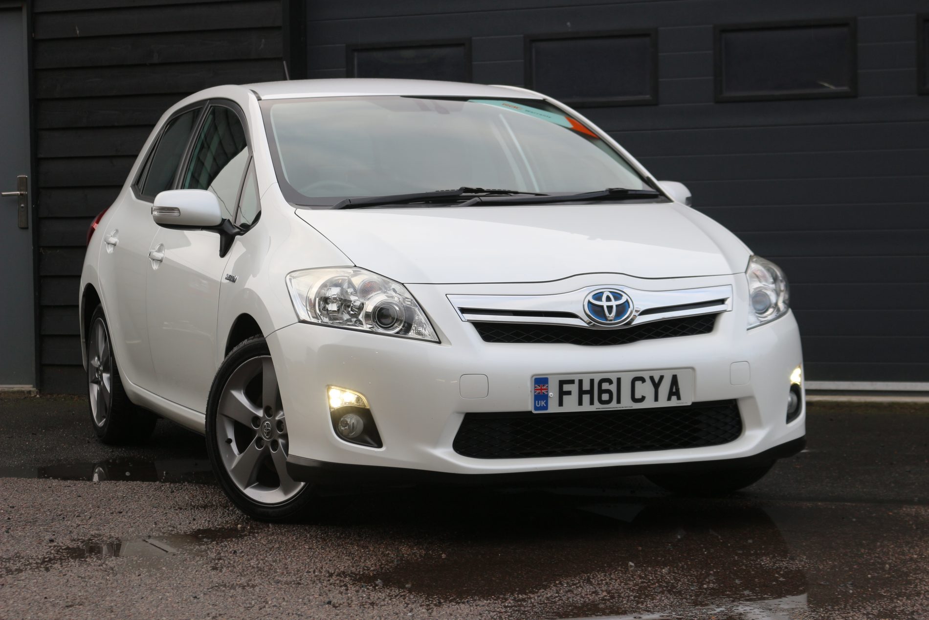 Toyota auris hybrid shop 2011